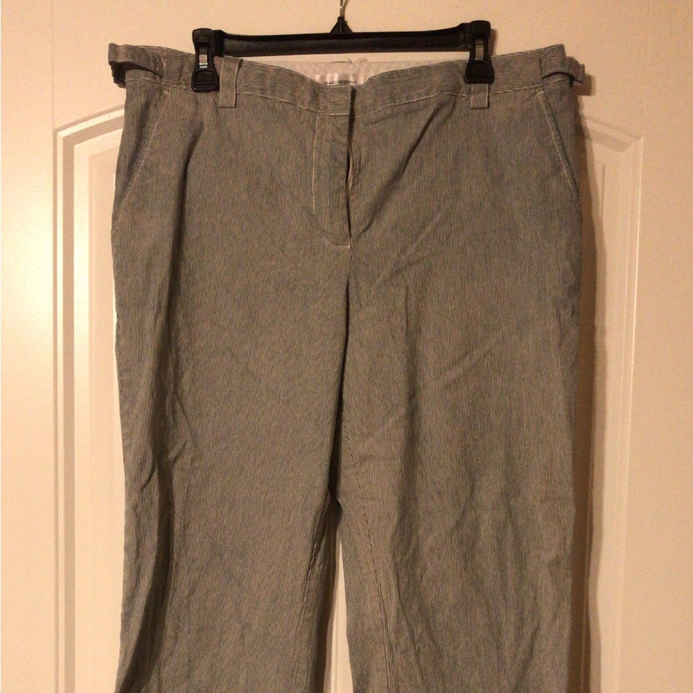 Super cute wide leg slack pin stripes perfect day wear
